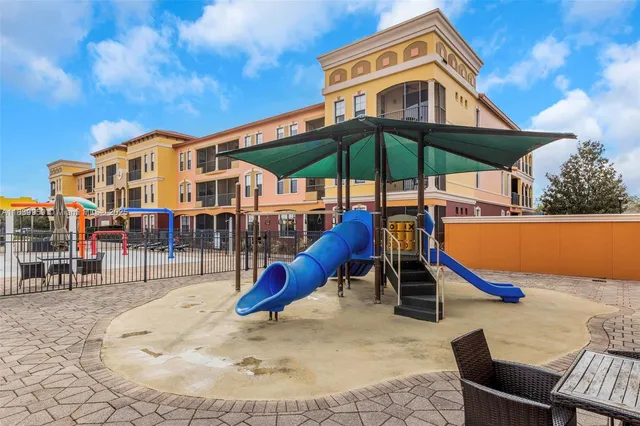 $285,000 | 13941 Clubhouse Drive, Unit 204, Tampa, FL 33618