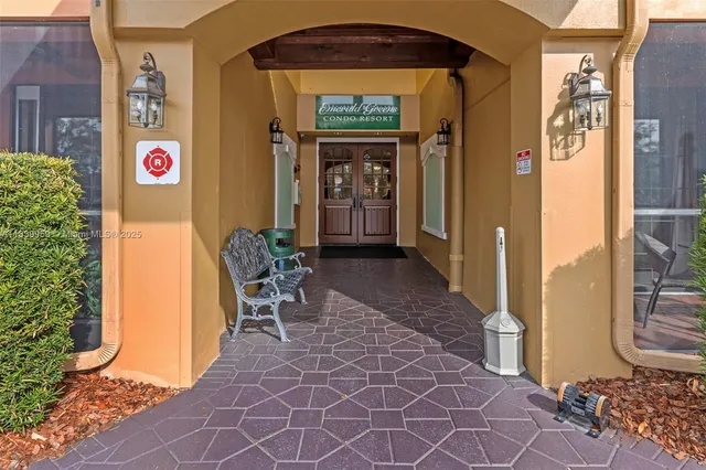 $285,000 | 13941 Clubhouse Drive, Unit 204, Tampa, FL 33618