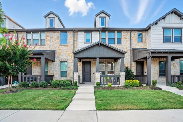 $2,600 | 6441 Iron Horse Boulevard, North Richland Hills, TX 76180
