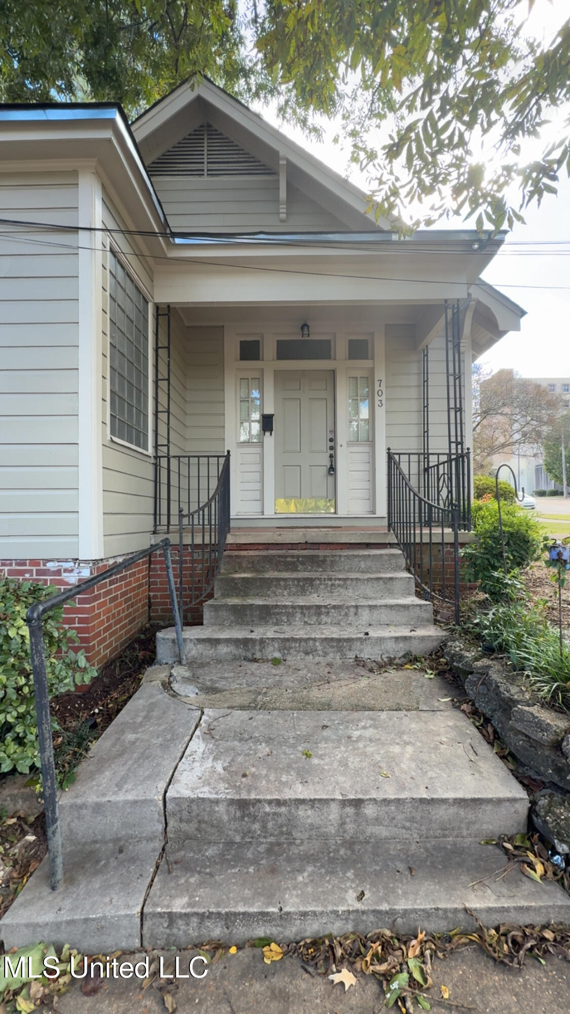 703 Gillespie Street Jackson, MS 39202 - Photo 2 of 28 IMG_6104