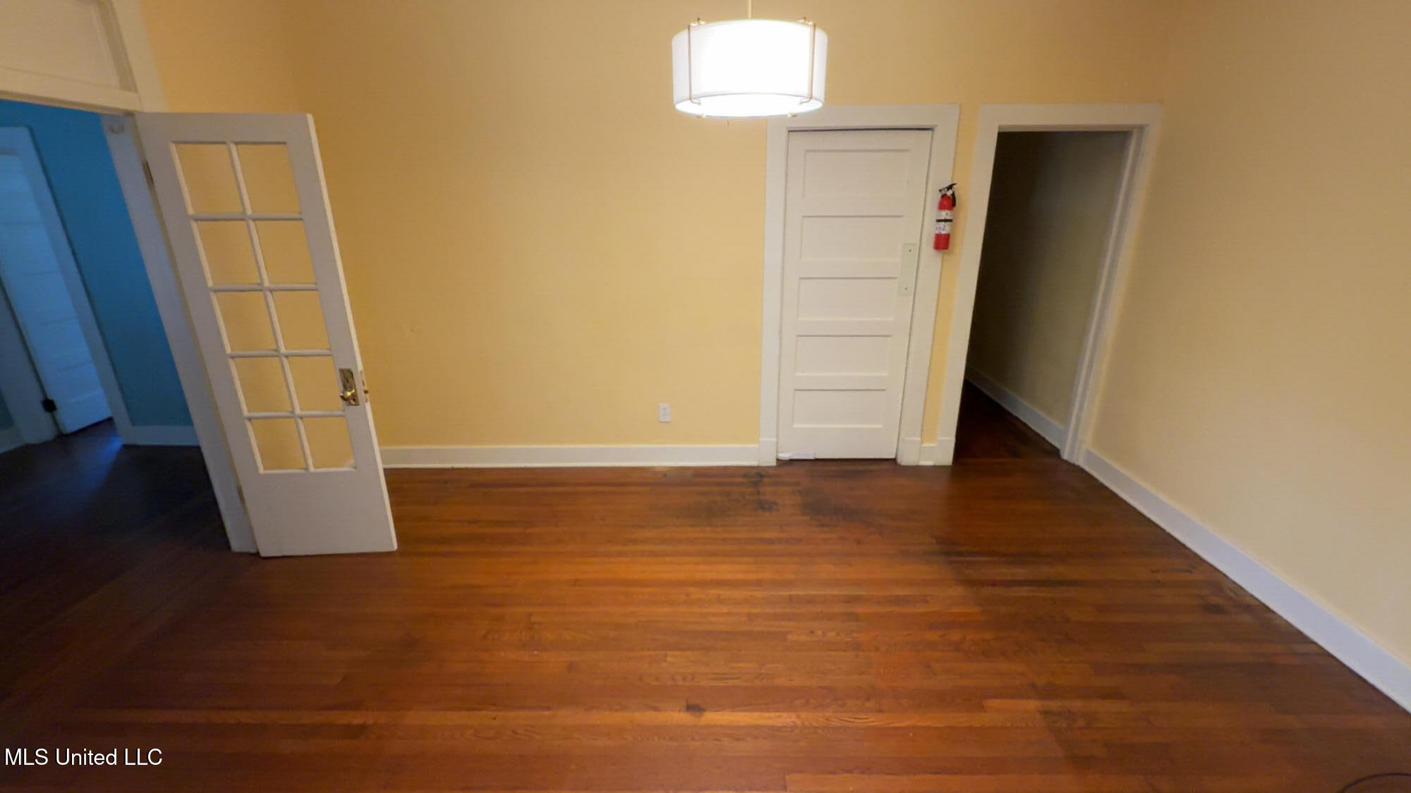 703 Gillespie Street Jackson, MS 39202 - Photo 5 of 28 IMG_6107