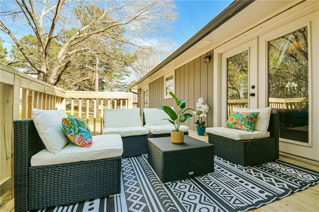 84 West Paulding Boulevard Dallas, GA 30157 - Photo 3 of 37 a living room with patio furniture and a potted plant