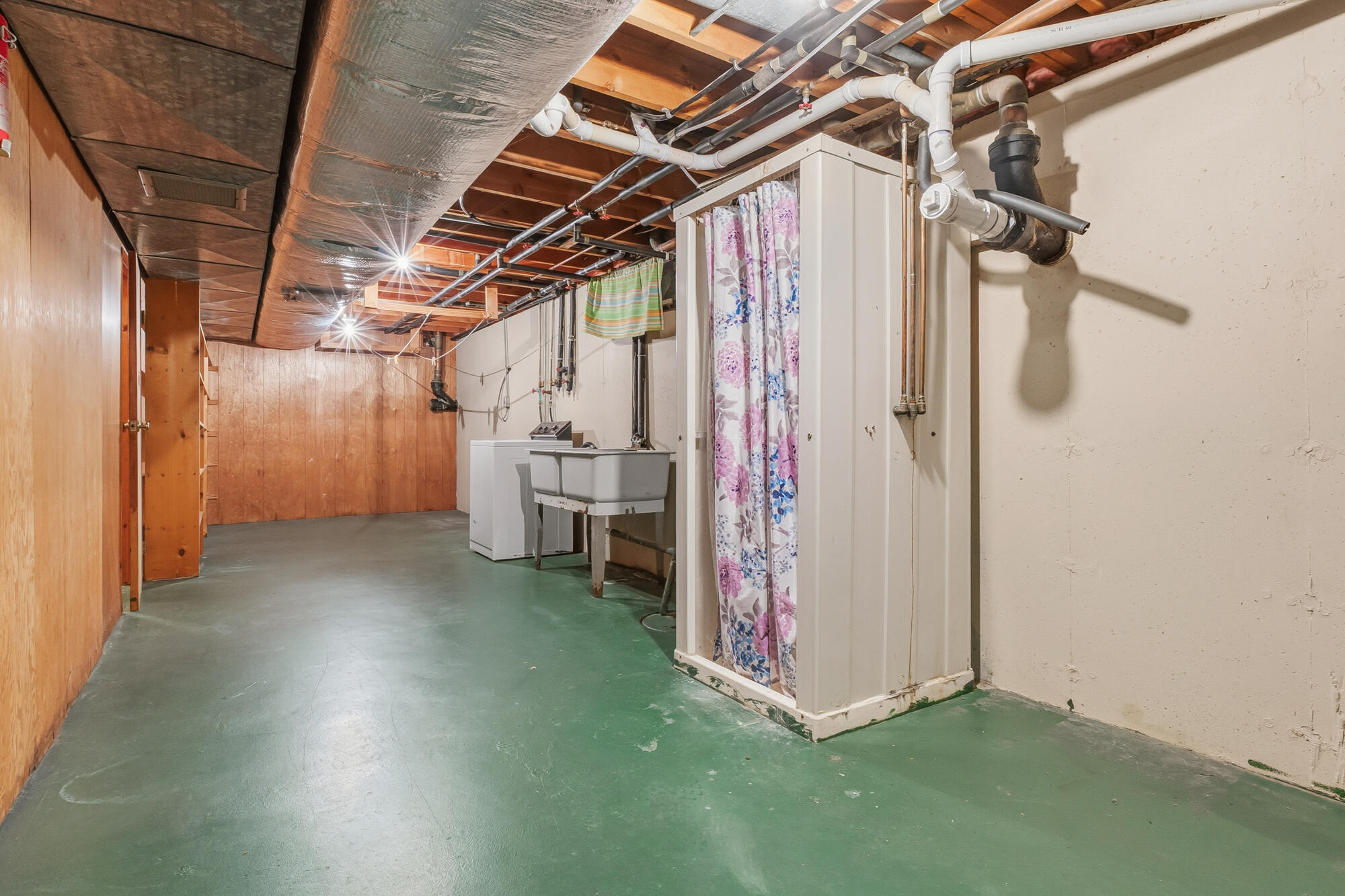 4704 Romence Road Portage, MI 49024 - Photo 33 of 41 4704 Romence Rd - Basement Shower