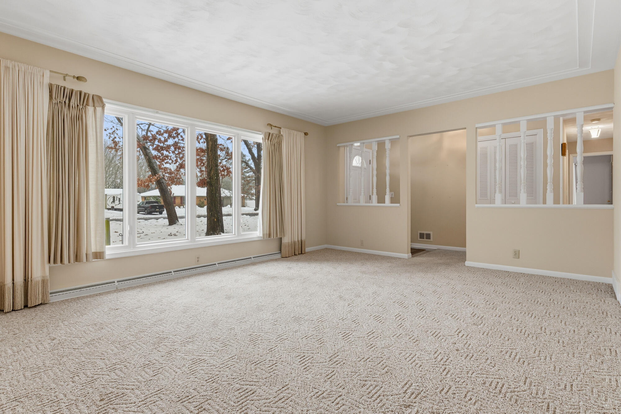4704 Romence Road Portage, MI 49024 - Photo 7 of 41 4704 Romence Rd - Living Room & Entry