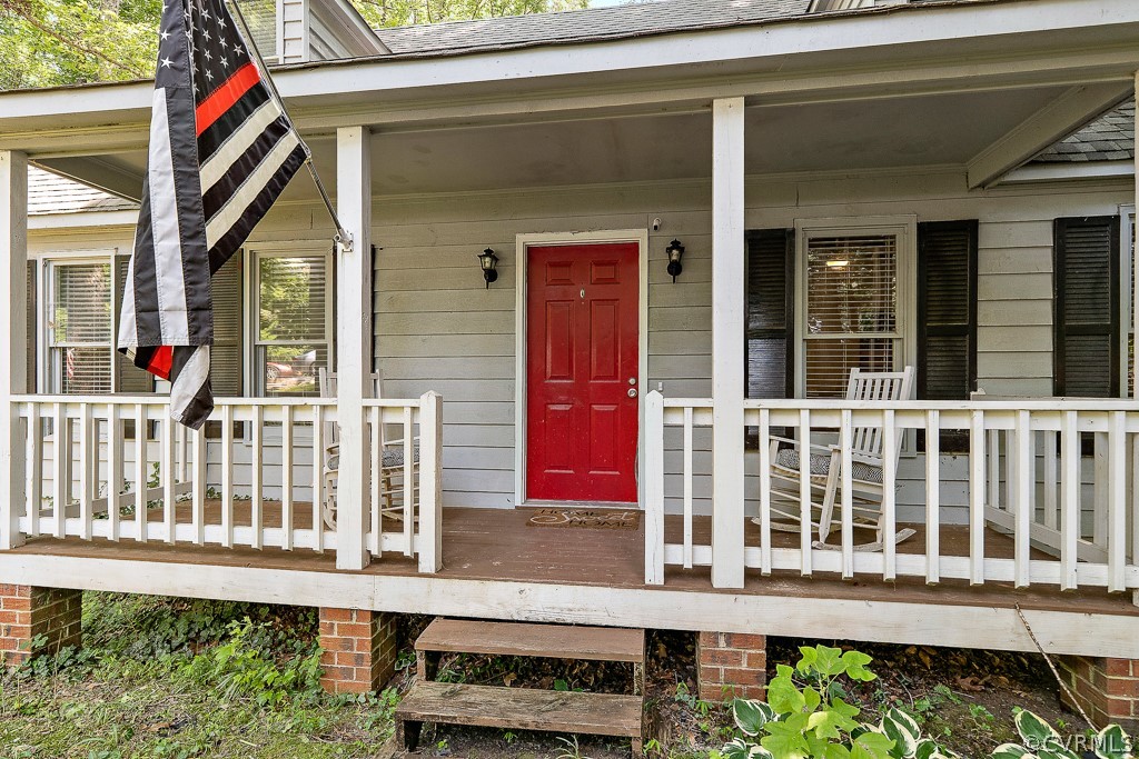 5022 Wilconna Road Chesterfield, VA 23832 - Photo 4 of 27 a view of a house with a small window