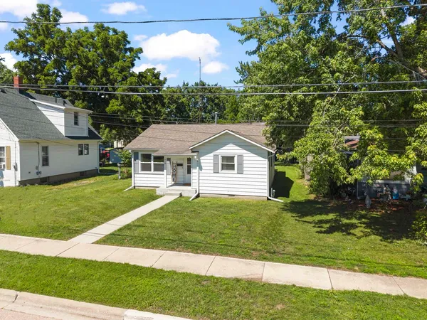 $200,000 | 913 North 15th Street, DeKalb, IL 60115