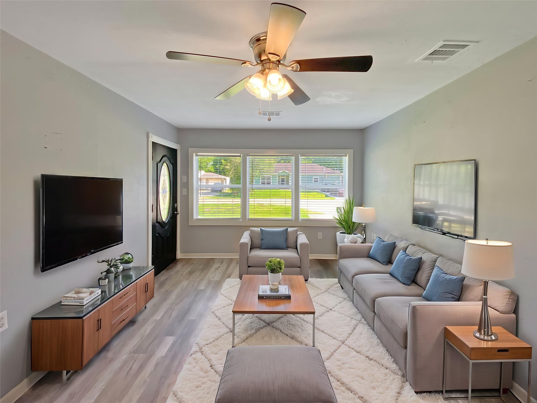506 Azalea Drive La Marque, TX 77568 - Photo 2 of 18 Virtual Staged