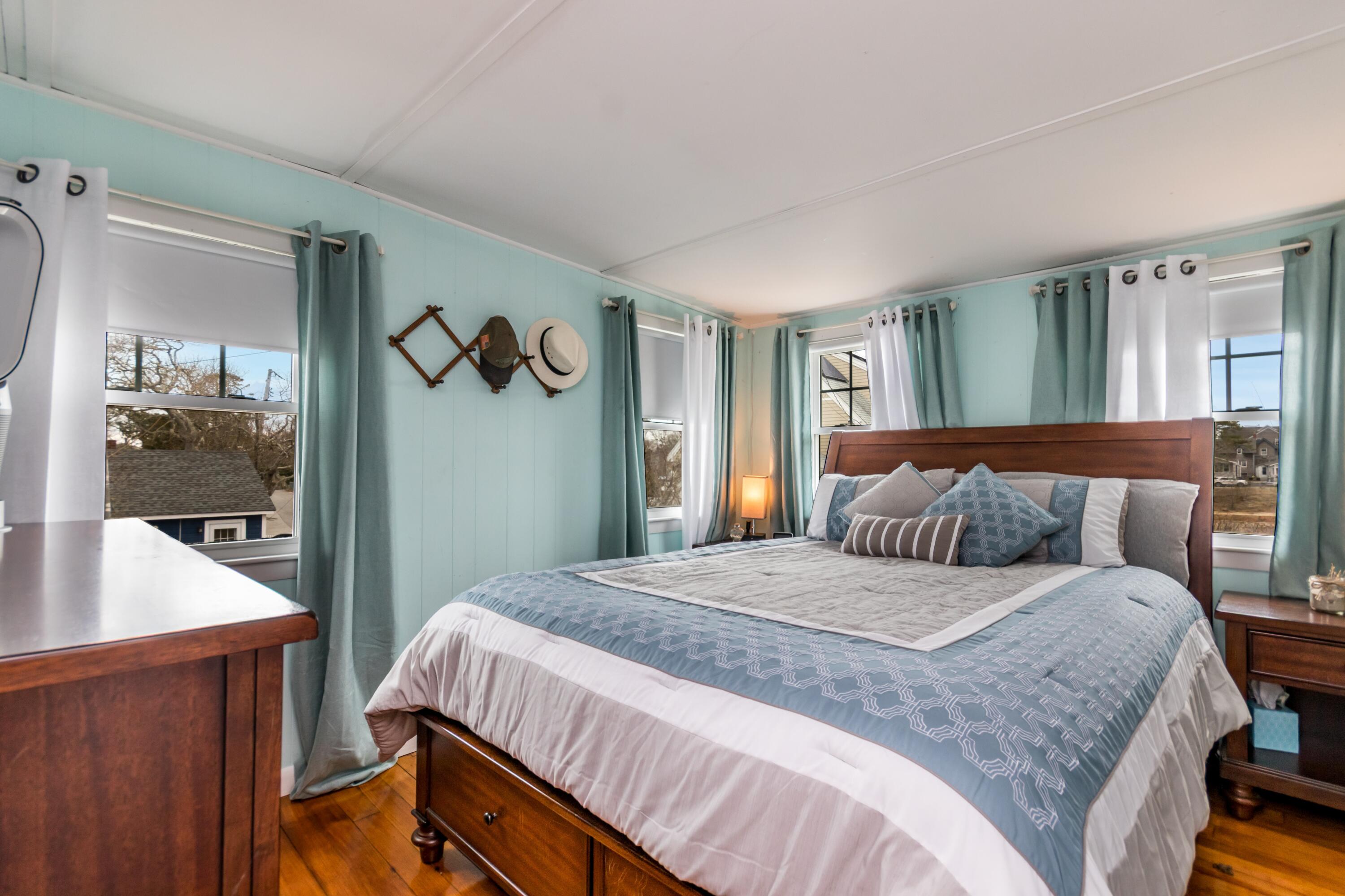 10 Sunset Avenue Onset, MA 02558 - Photo 19 of 41 Primary bedroom