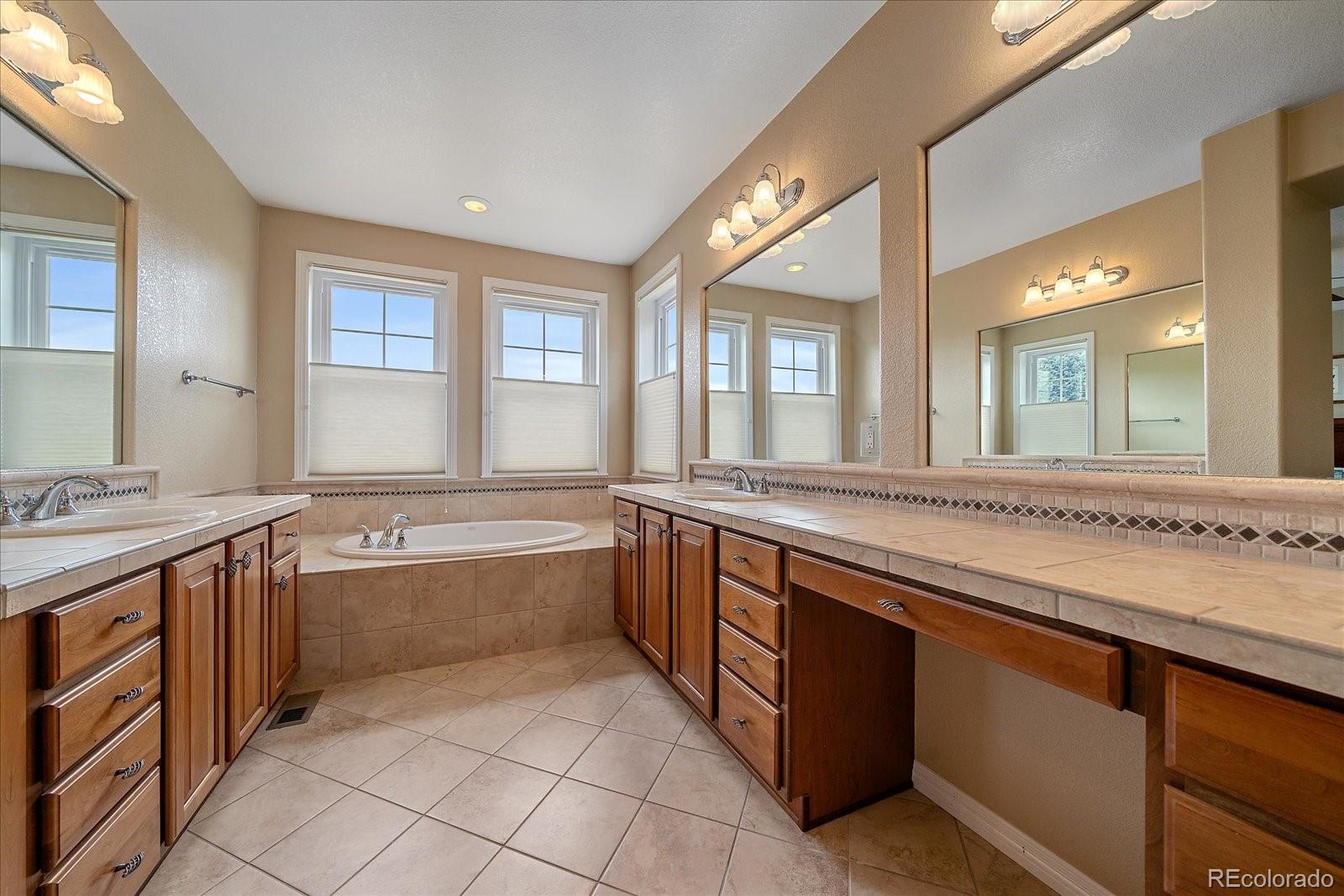 3740 Fairbrook Point Highlands Ranch, CO 80130 - Photo 17 of 49 Gallery Image 17