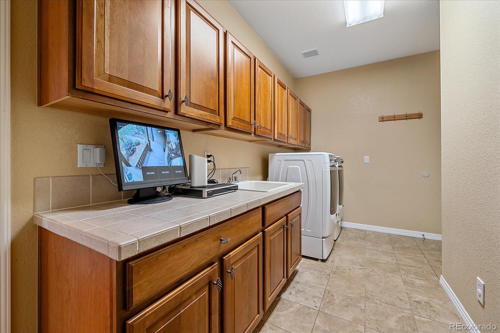 3740 Fairbrook Point Highlands Ranch, CO 80130 - Photo 24 of 49 Gallery Image 24