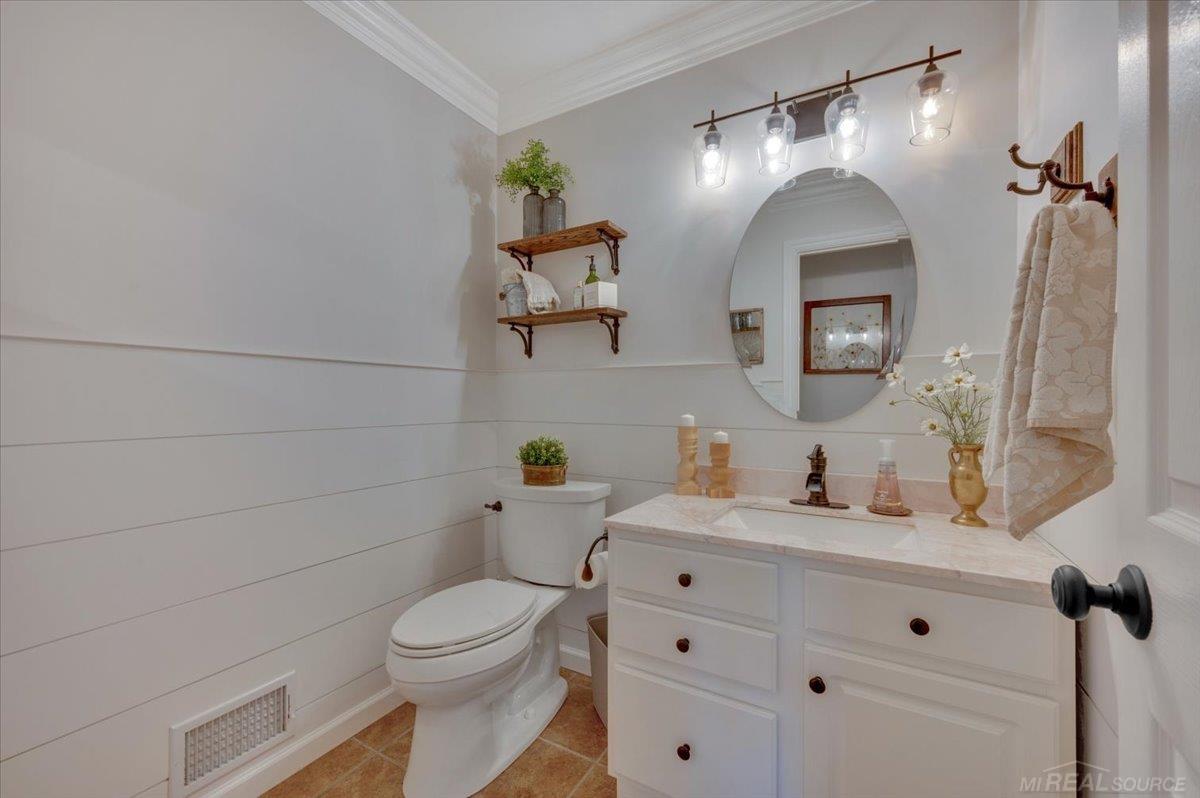 2326 Cumberland Road Rochester Hills, MI 48307 - Photo 23 of 36