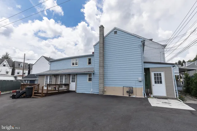 a view of a car park in front of house