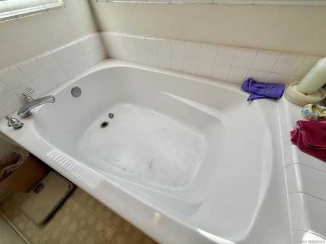 a bathroom with a tub