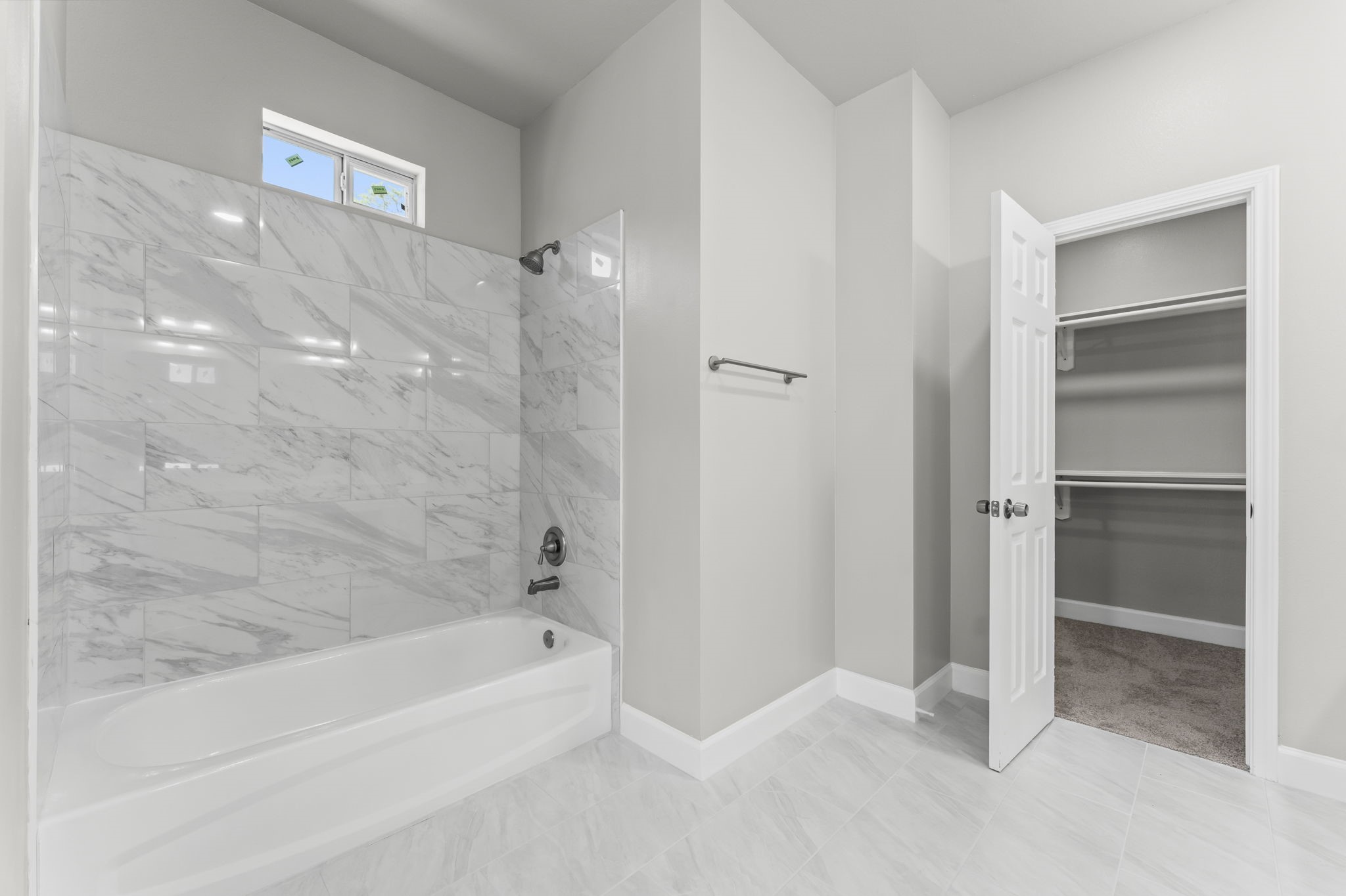 8153 Crestview Drive Houston, TX 77028 - Photo 15 of 27 a bathroom with a bathtub