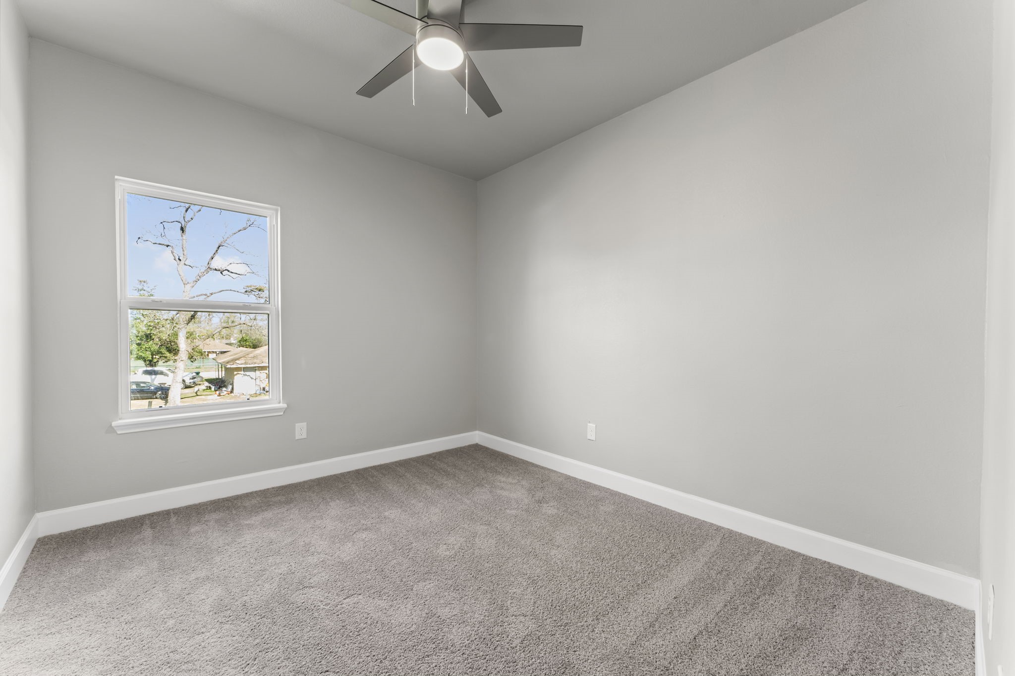 8153 Crestview Drive Houston, TX 77028 - Photo 24 of 27 an empty room with a window