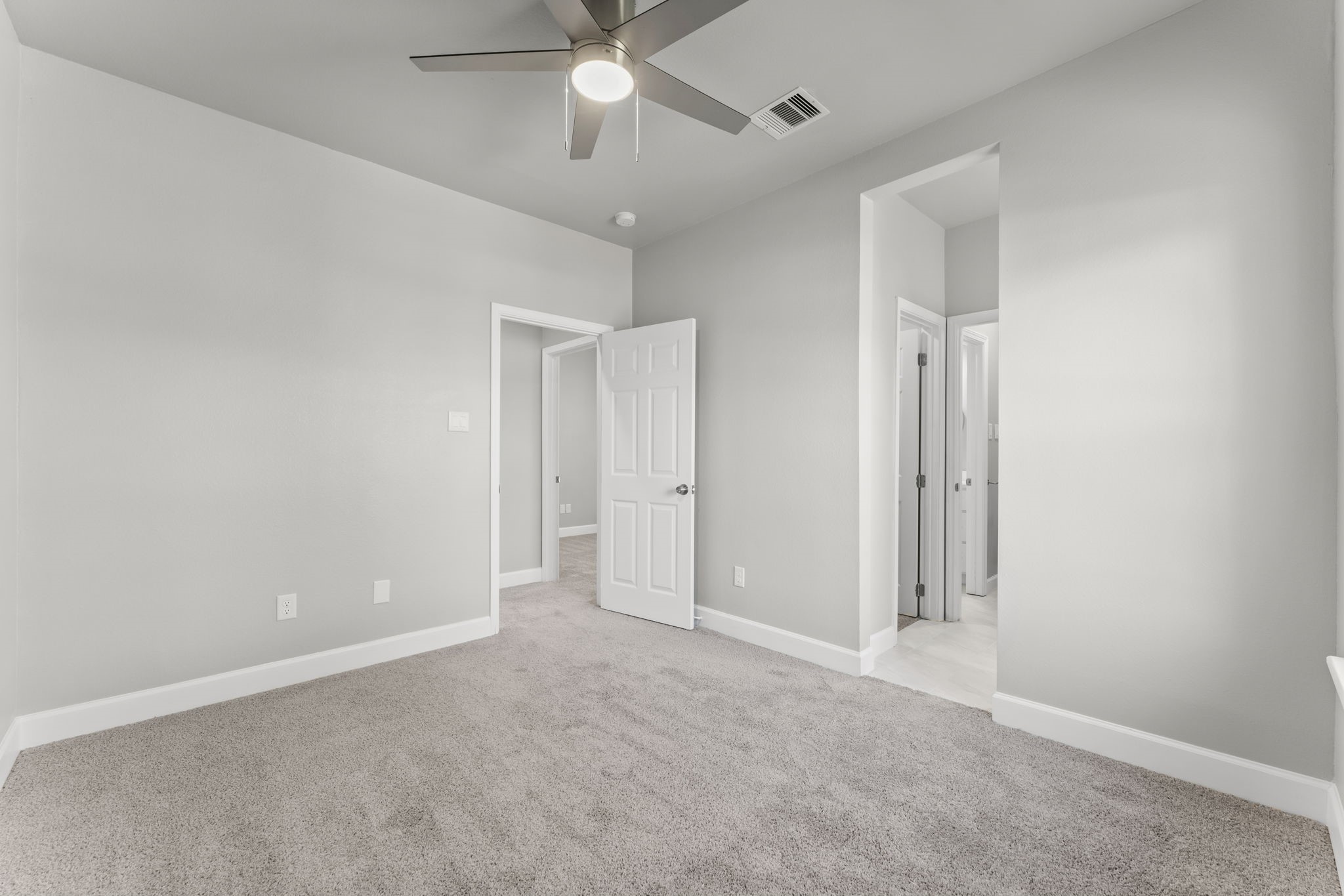 8153 Crestview Drive Houston, TX 77028 - Photo 25 of 27 an empty room with a empty space and a ceiling fan