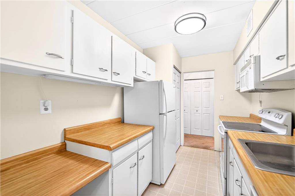 55 Highland Road, Unit 504 Bethel Park, PA 15102 - Photo 11 of 34 Kitchen with desk area