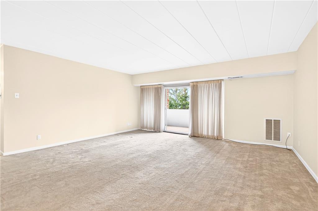 55 Highland Road, Unit 504 Bethel Park, PA 15102 - Photo 14 of 34 Living room