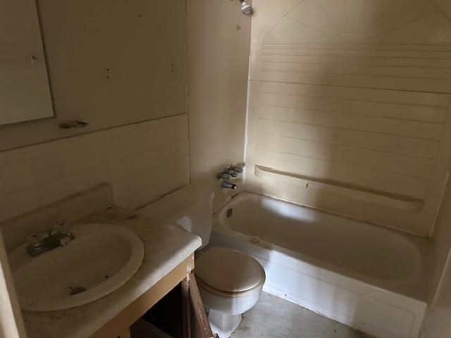 675 Miles, Unit 675 Memphis, TN 38111 - Photo 4 of 9 a bathroom with a sink and toilet