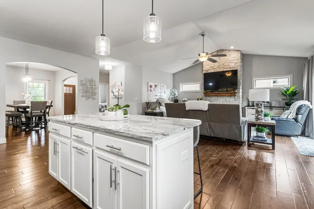 $569,900 | 1604 Kassen Avenue, Mahomet, IL 61853