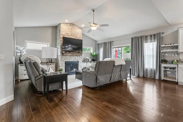 $569,900 | 1604 Kassen Avenue, Mahomet, IL 61853