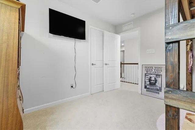 a view of a livingroom with furniture
