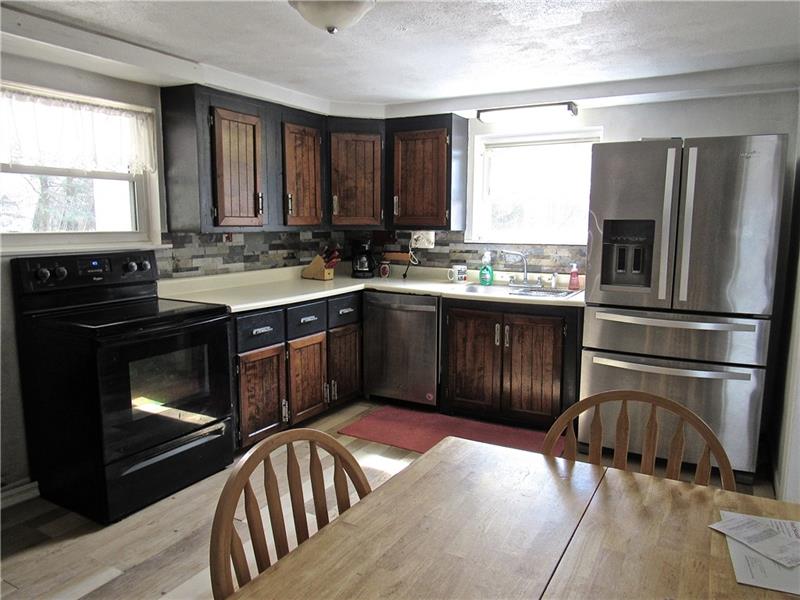 106 Pearce Road Mars, PA 16046 - Photo 7 of 20 Make this large kitchen your own. So many possibilities.
