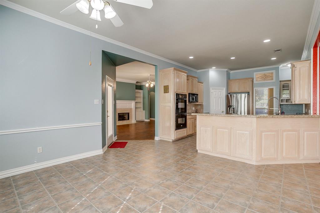 312 Oak Ridge Drive Burleson, TX 76028 - Photo 17 of 40