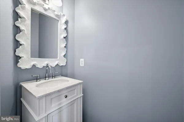 $1,250,000 | 17301 Vannes Court, Hamilton, VA 20158