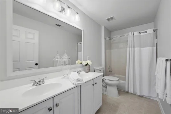 $1,250,000 | 17301 Vannes Court, Hamilton, VA 20158