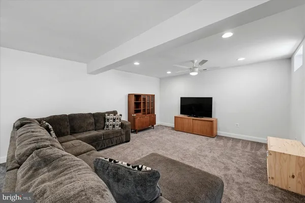 $1,250,000 | 17301 Vannes Court, Hamilton, VA 20158