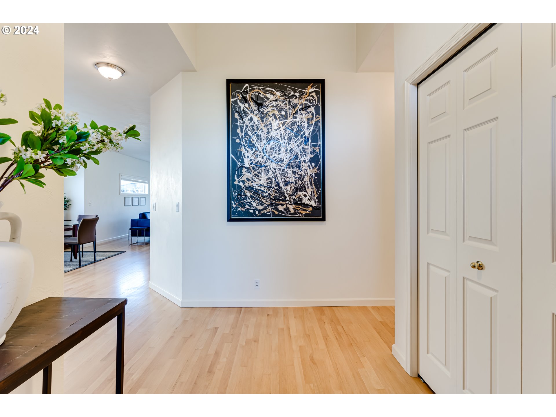 894 Mint Meadow Way Springfield, OR 97477 - Photo 3 of 30 a room with painting and a potted plant
