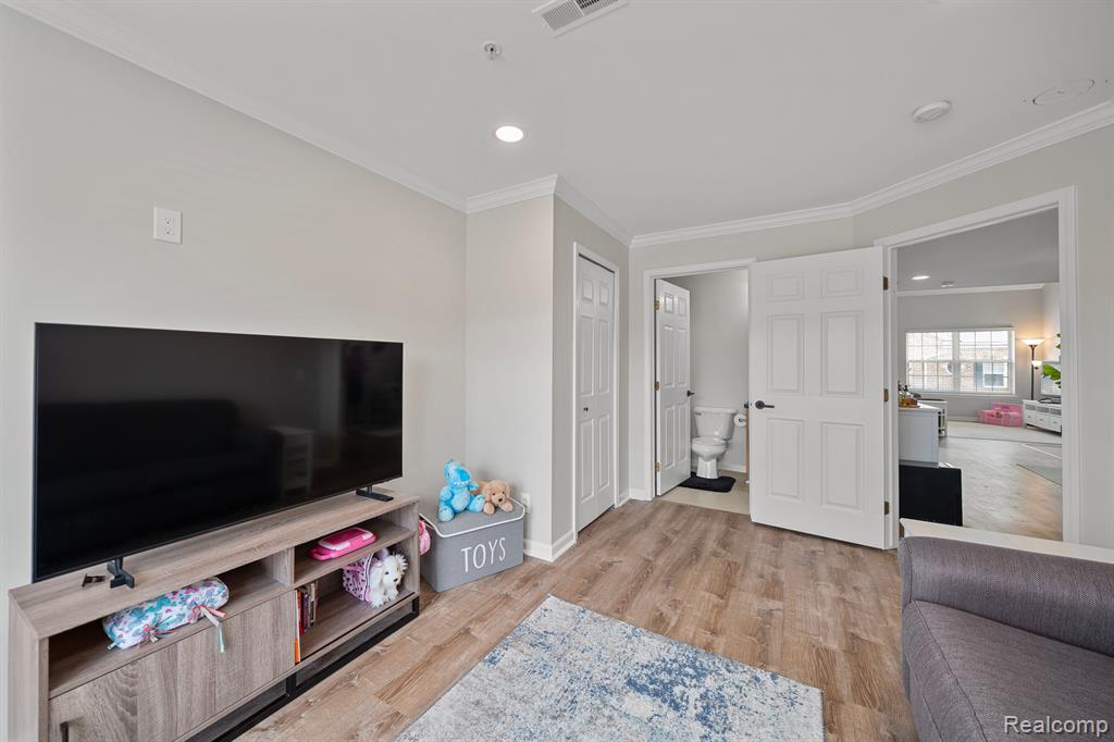 17010 Farmington Road Livonia, MI 48154 - Photo 12 of 28