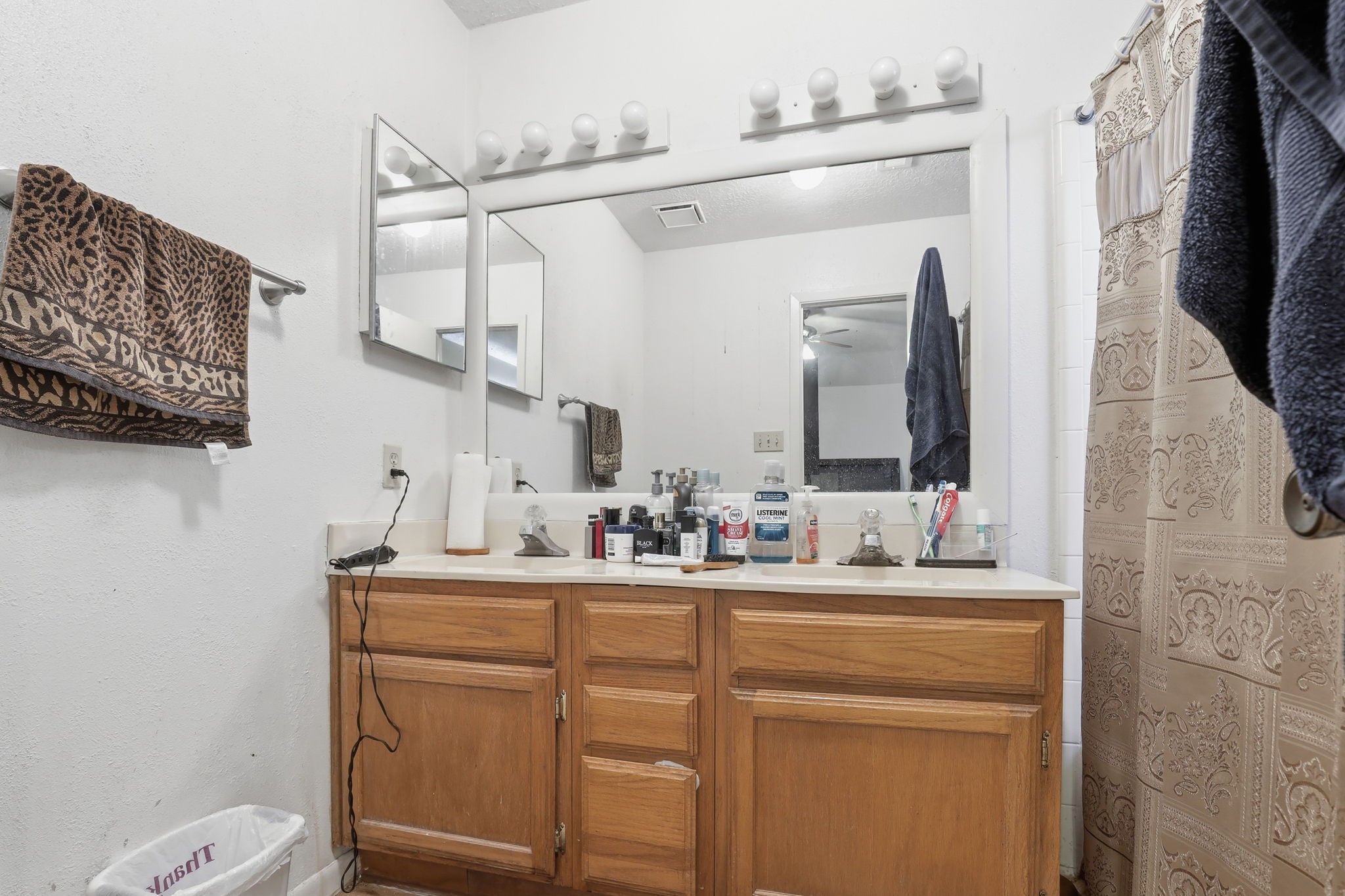 8320 Wild Rose Street, Unit 4B Houston, TX 77083 - Photo 14 of 16 a bathroom with a double vanity sink toilet and a mirror