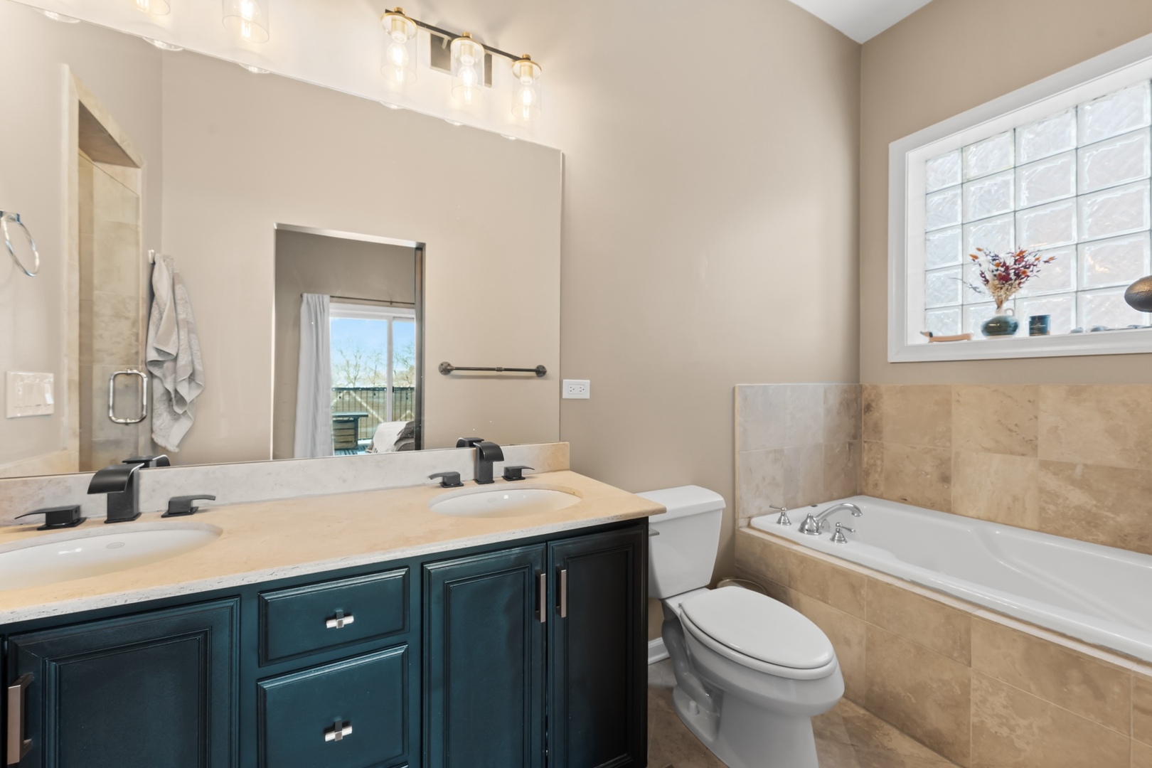 2248 West Foster Avenue, Unit 4 Chicago, IL 60625 - Photo 12 of 23