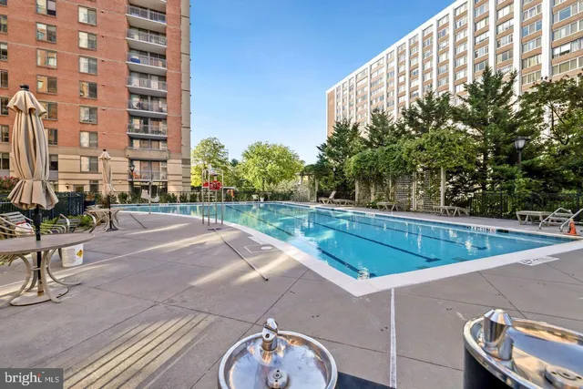 $2,100 | 11710 Old Georgetown Road, Unit 1206, North Bethesda, MD 20852
