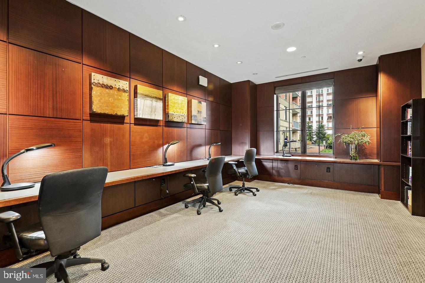 11710 Old Georgetown Road, Unit 1206 North Bethesda, MD 20852 - Photo 17 of 19 a room with windows