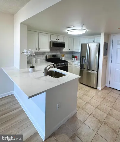 $2,100 | 11710 Old Georgetown Road, Unit 1206, North Bethesda, MD 20852