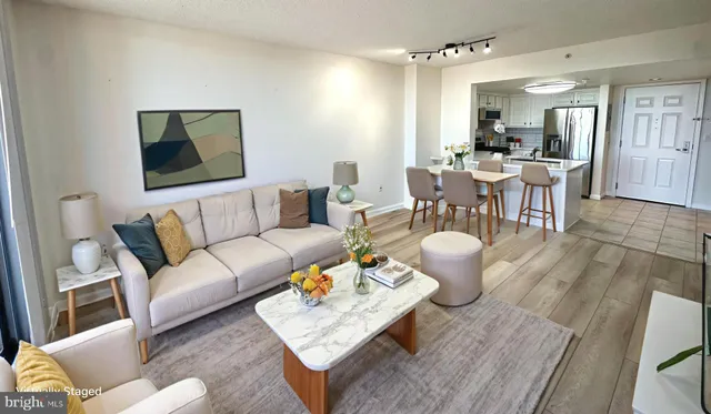 $2,100 | 11710 Old Georgetown Road, Unit 1206, North Bethesda, MD 20852