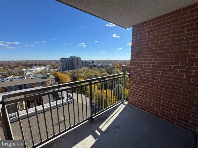 $2,100 | 11710 Old Georgetown Road, Unit 1206, North Bethesda, MD 20852