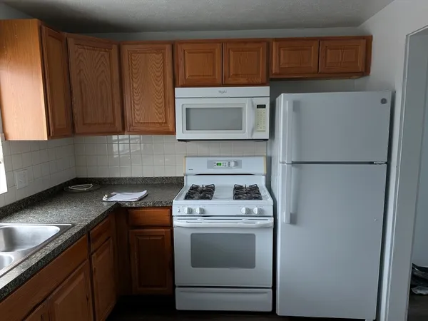 $2,400 | 83 R Hobart Street, Unit C4, Danvers, MA 01923