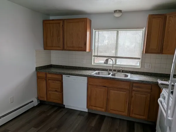 $2,400 | 83 R Hobart Street, Unit C4, Danvers, MA 01923