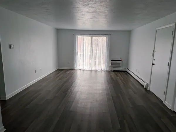 $2,400 | 83 R Hobart Street, Unit C4, Danvers, MA 01923