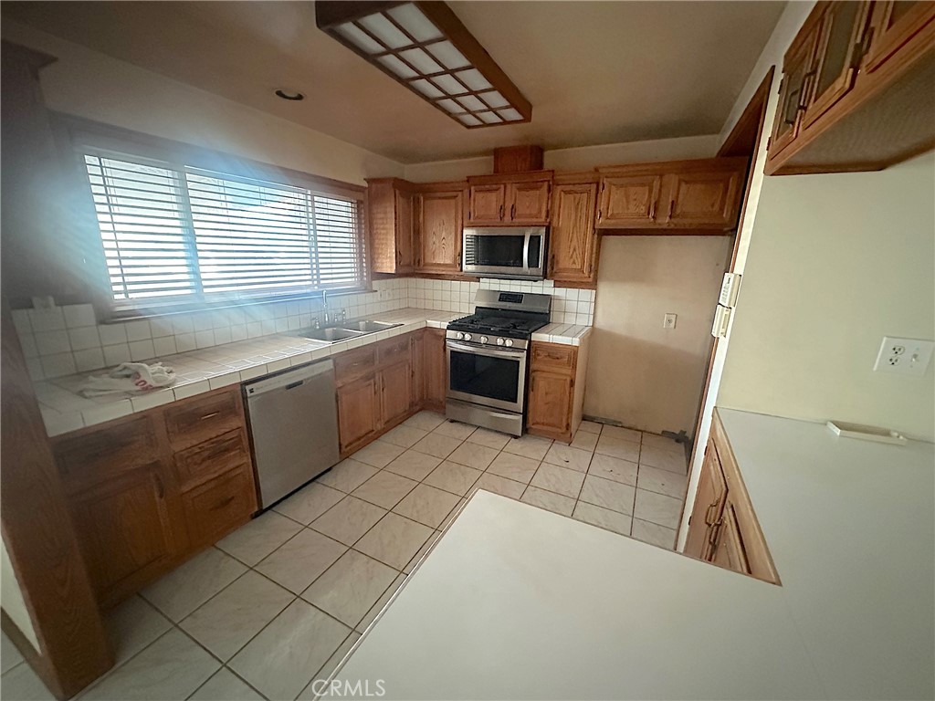 11431 Ramona Avenue Hawthorne, CA 90250 - Photo 7 of 19