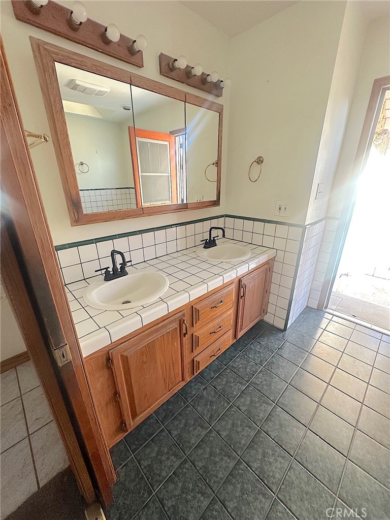 11431 Ramona Avenue Hawthorne, CA 90250 - Photo 8 of 19