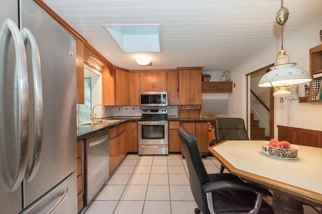 23 Constitution Road Lexington, MA 02421 - Photo 6 of 16