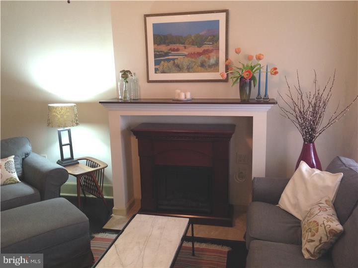 227 Righter Street Philadelphia, PA 19128 - Photo 6 of 24 Living Room