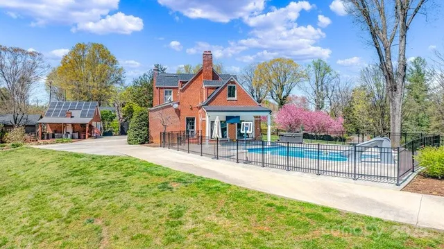 $899,000 | 300 Morgan Street, Marion, NC 28752