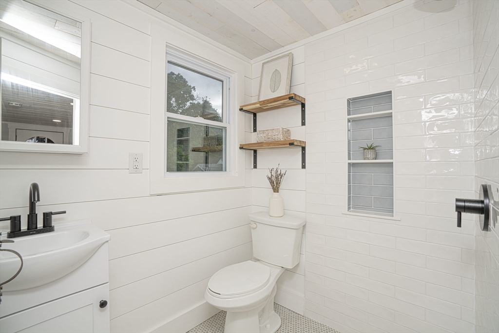 235 Sconticut Neck Road Fairhaven, MA 02719 - Photo 22 of 27 Gallery Image 22