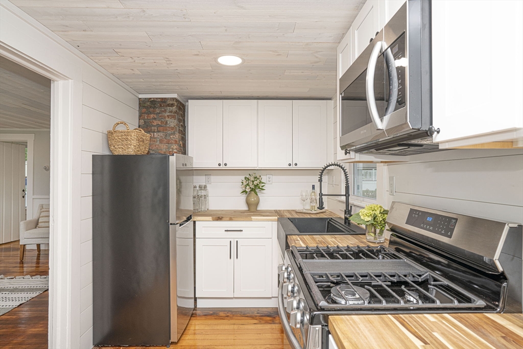 235 Sconticut Neck Road Fairhaven, MA 02719 - Photo 7 of 27 Gallery Image 7